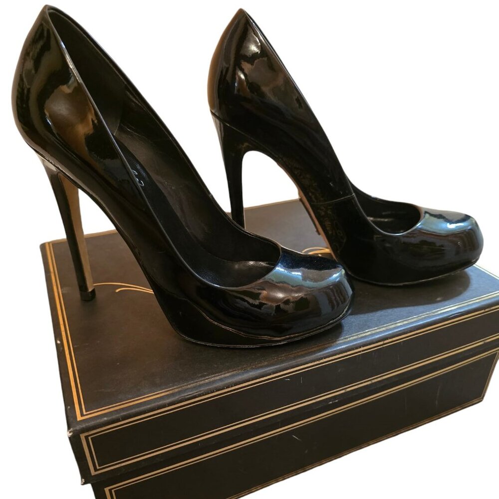 Alejandro Ingelmo Black Patent Leather stiletto - Size 6.5 US